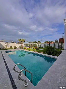 Satılır 6 otaqlı həyət evi