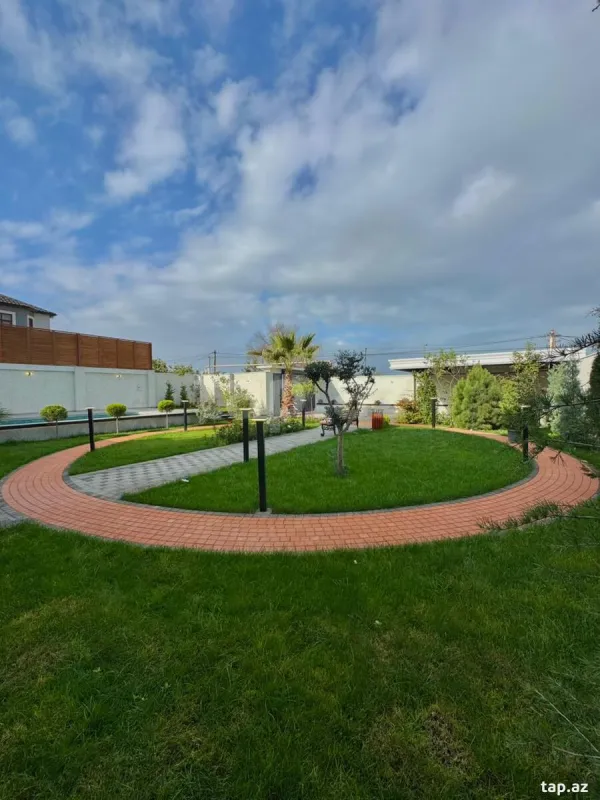 Satılır 6 otaqlı həyət evi