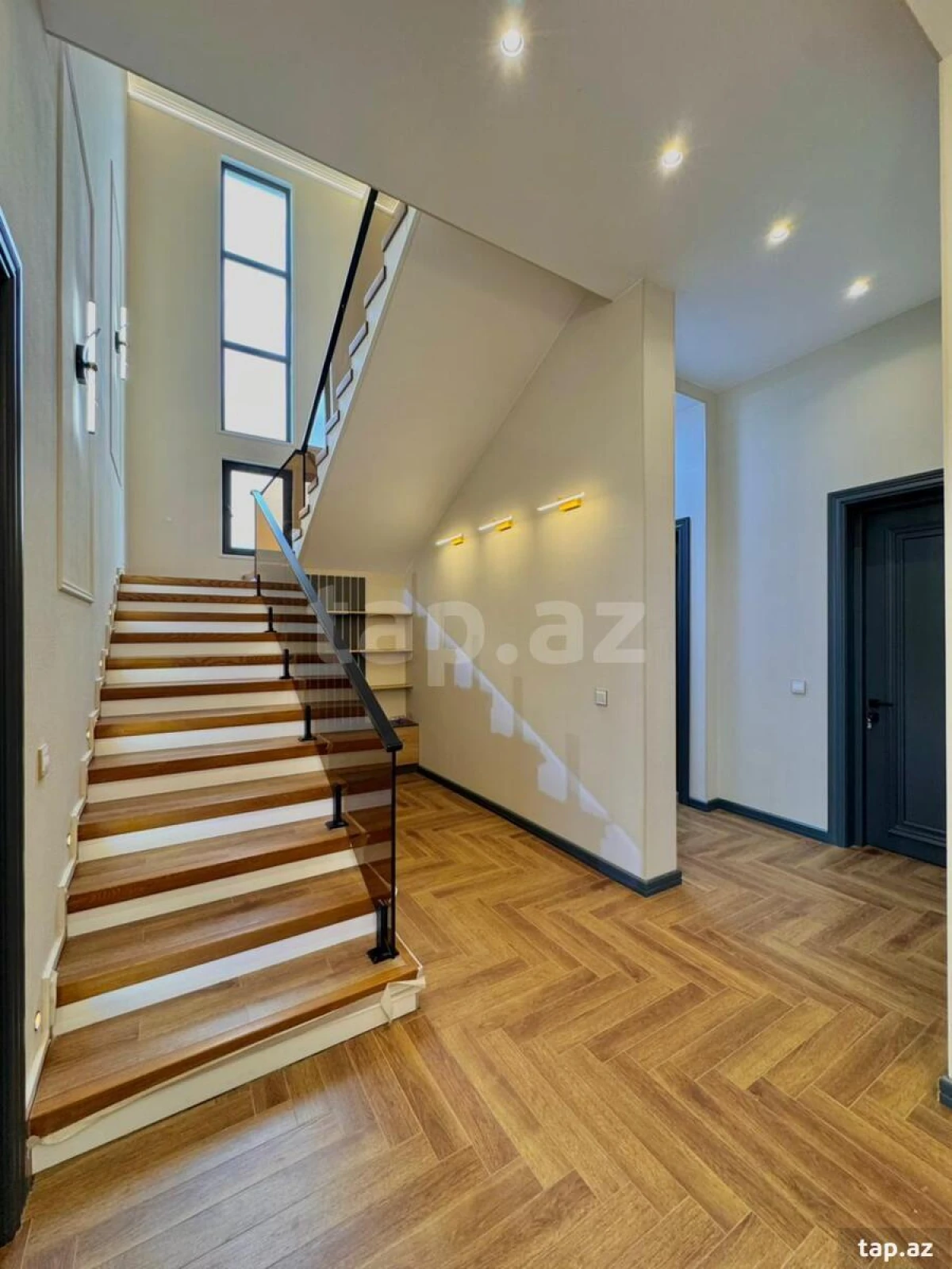 Satılır 6 otaqlı həyət evi