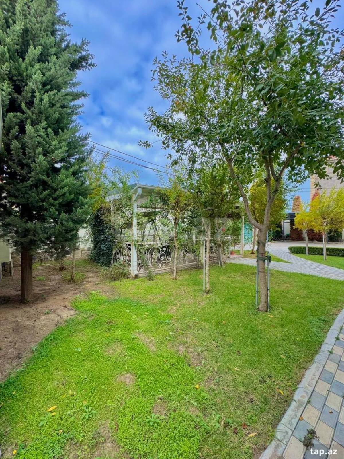 Satılır 5 otaqlı həyət evi