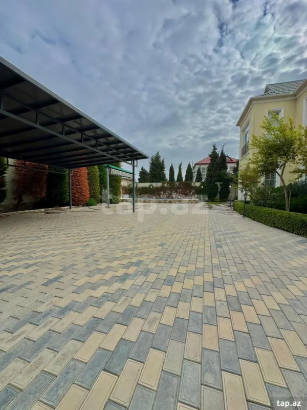 Satılır 5 otaqlı həyət evi