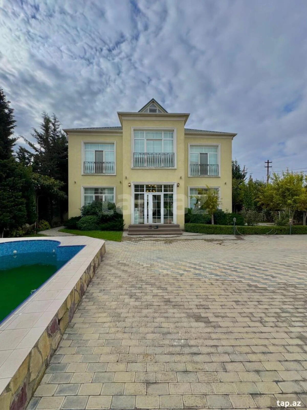 Satılır 5 otaqlı həyət evi