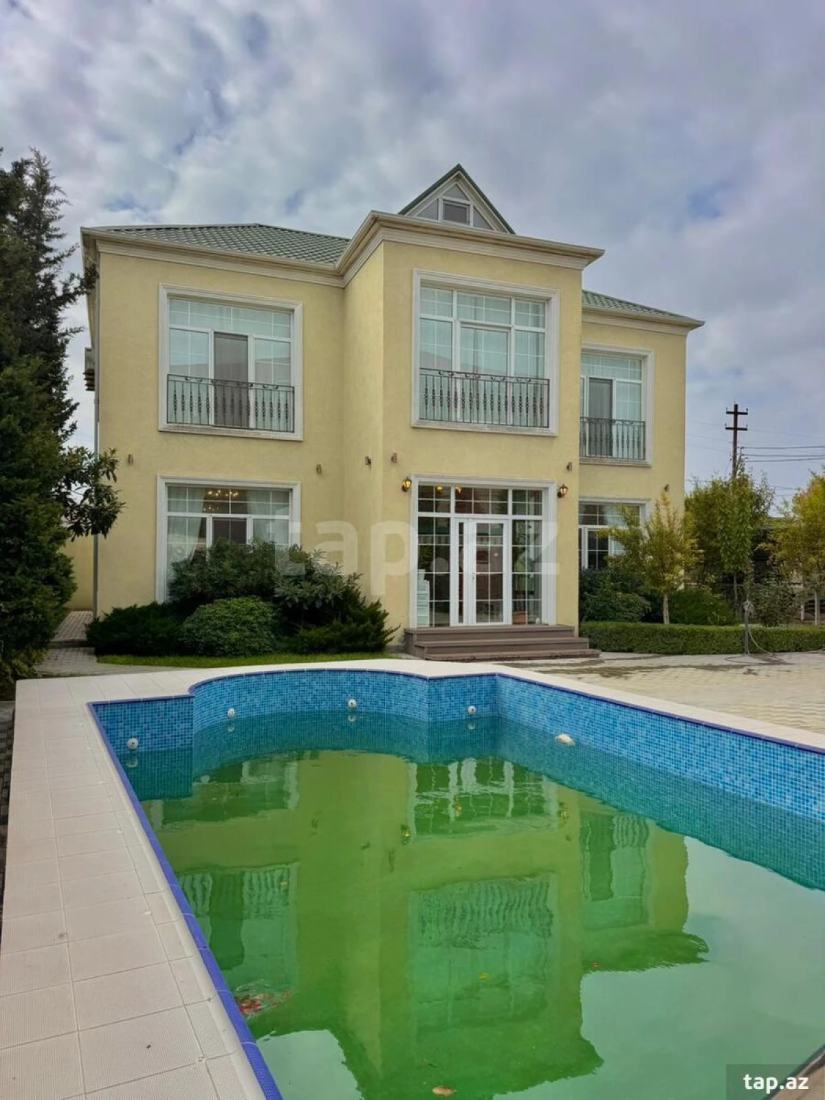 Satılır 5 otaqlı həyət evi