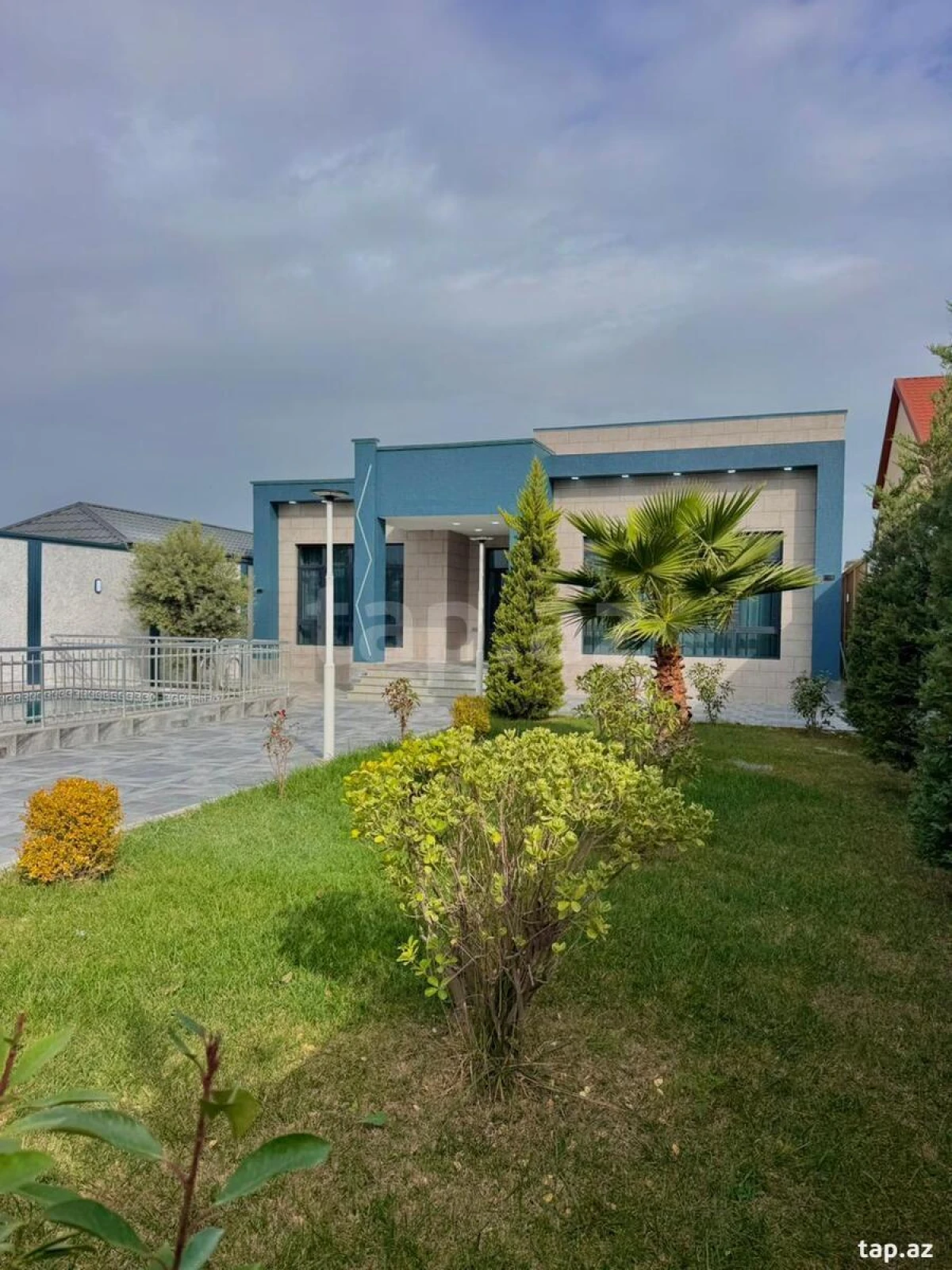 Satılır 4 otaqlı həyət evi