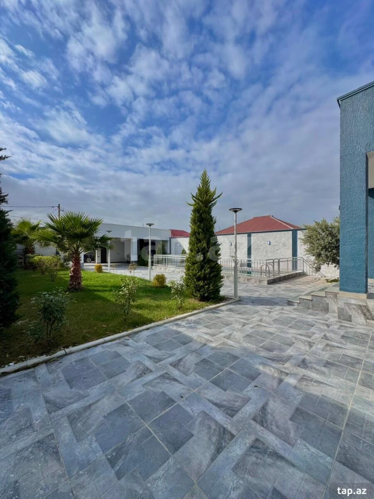 Satılır 4 otaqlı həyət evi