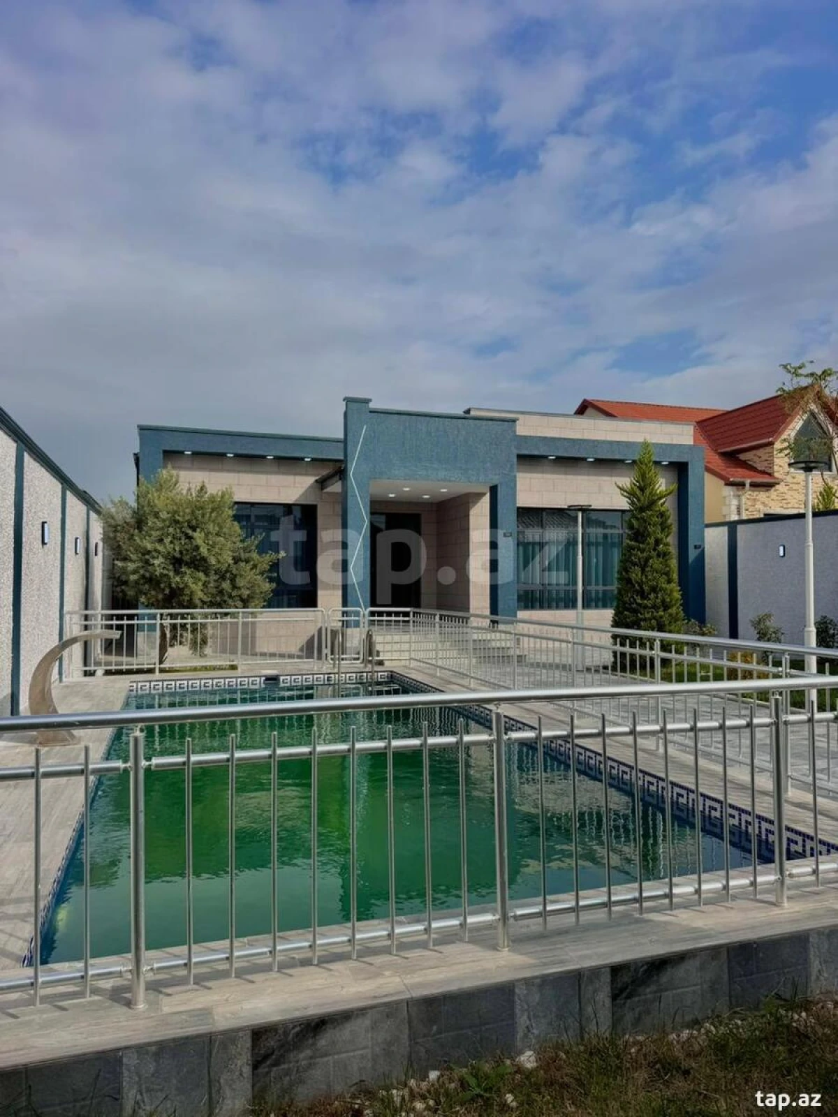 Satılır 4 otaqlı həyət evi