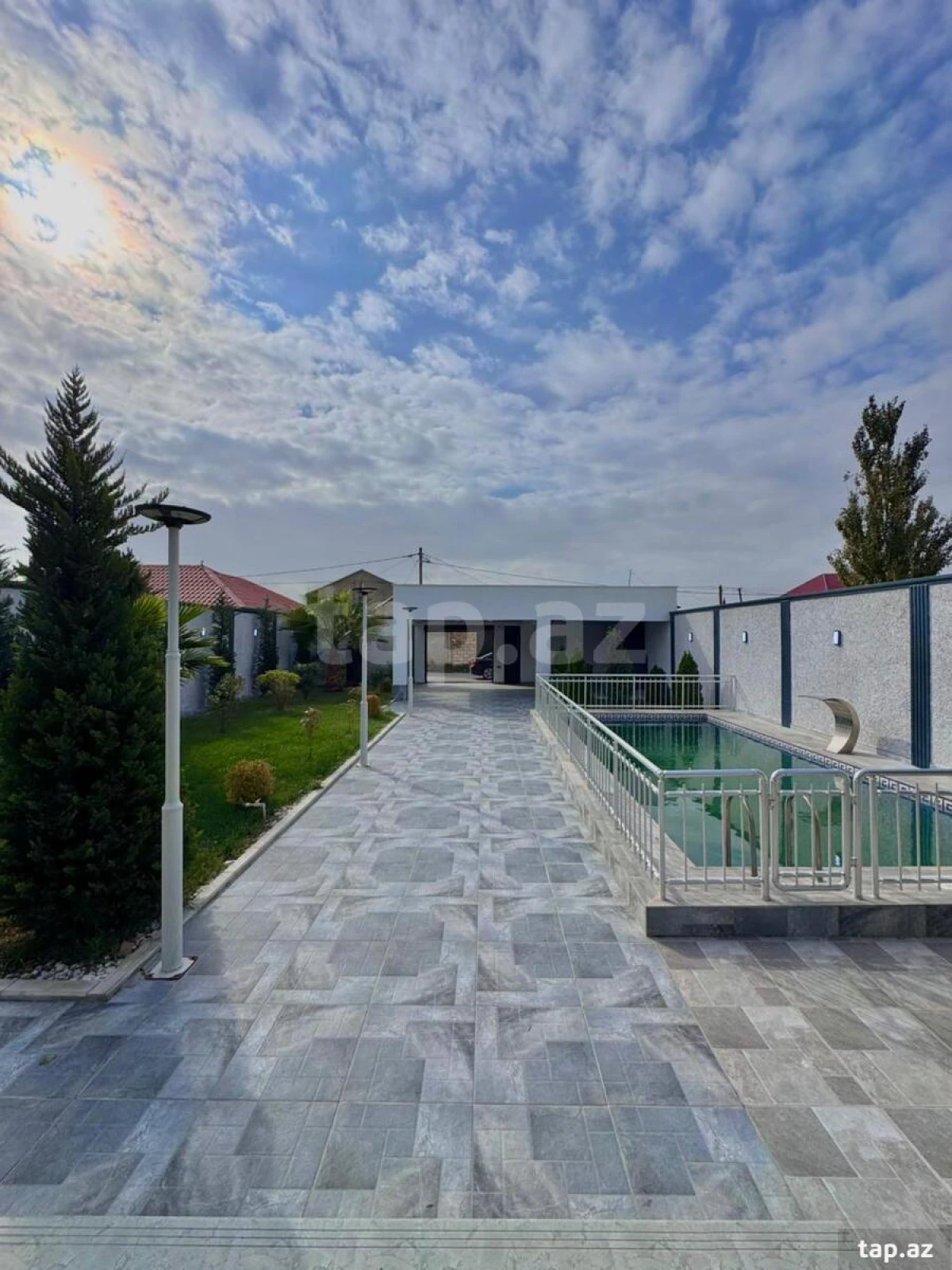 Satılır 4 otaqlı həyət evi