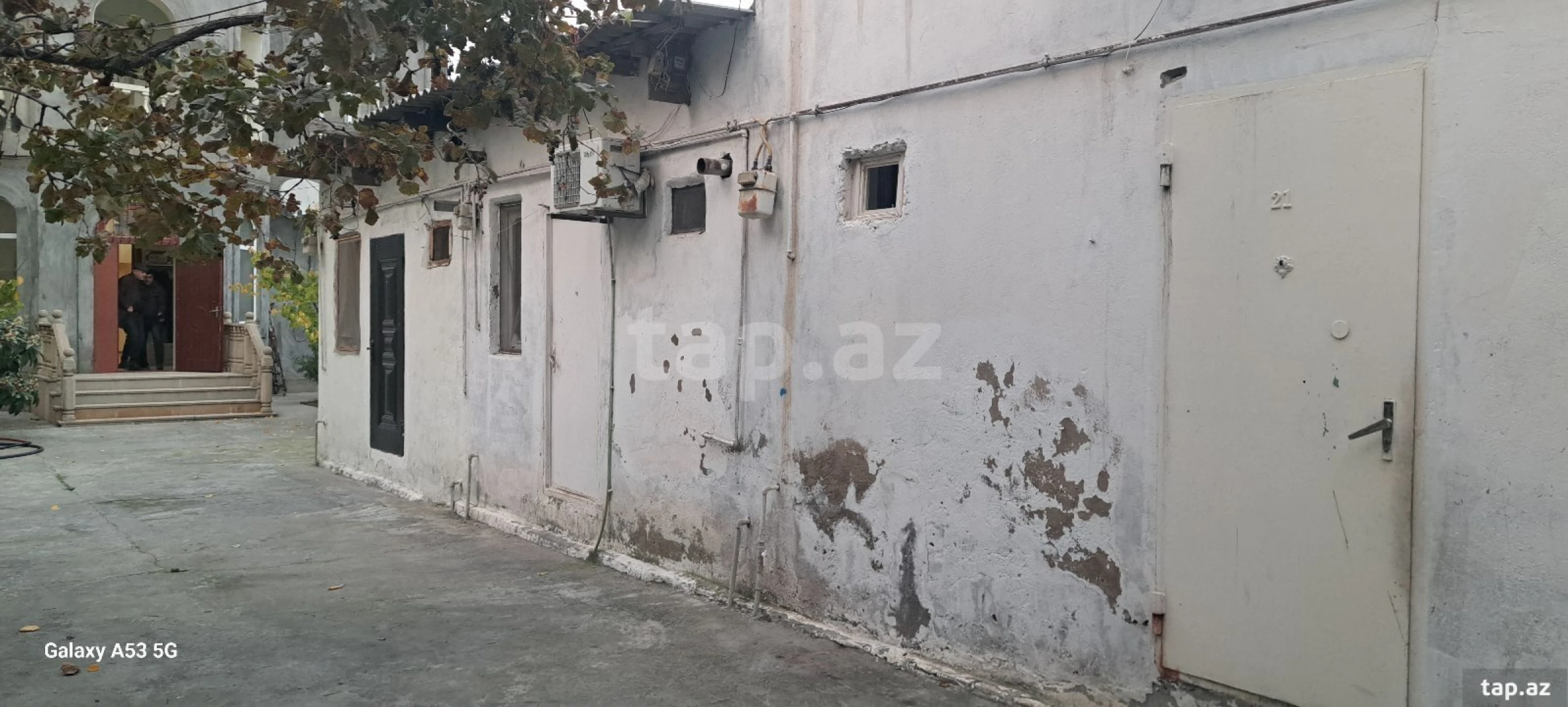 Satılır 7 otaqlı həyət evi