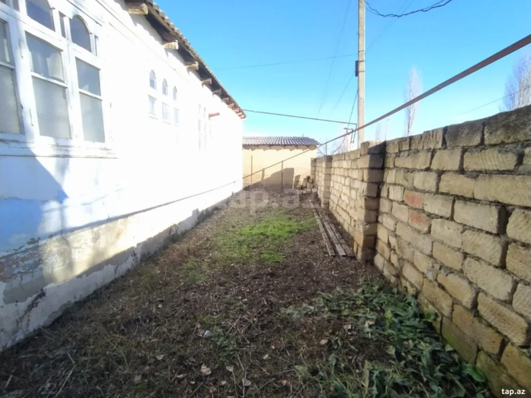 Satılır 5 otaqlı həyət evi