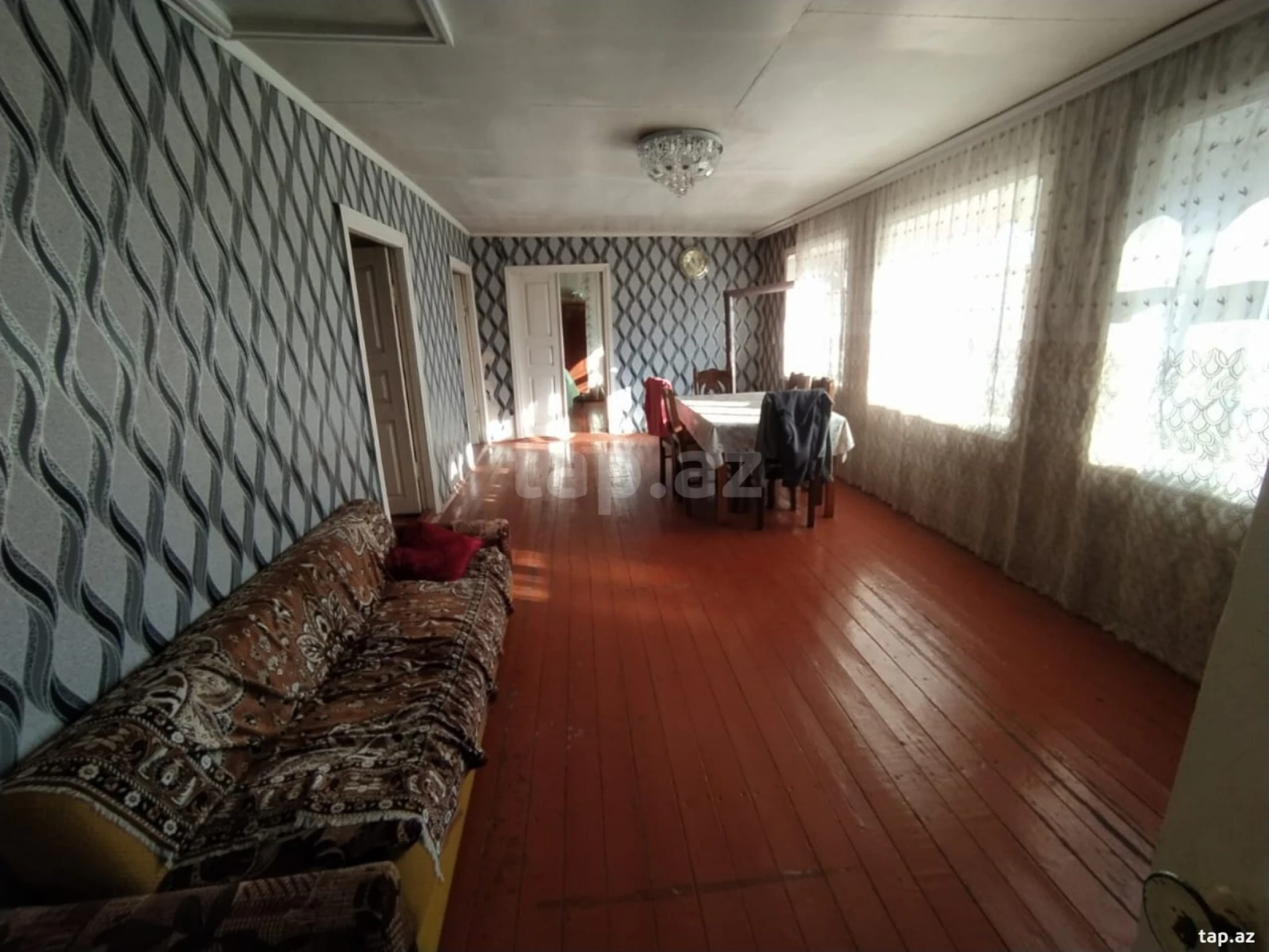 Satılır 5 otaqlı həyət evi