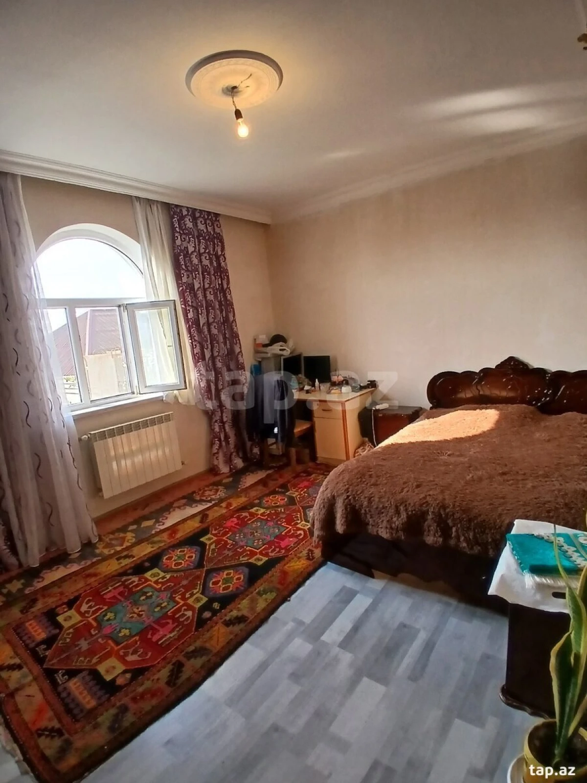 Satılır 6 otaqlı həyət evi