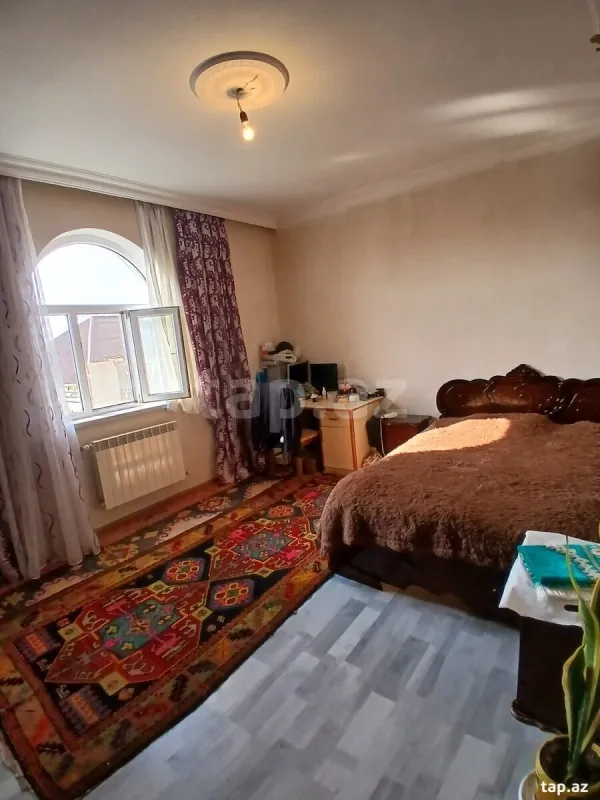 Satılır 6 otaqlı həyət evi