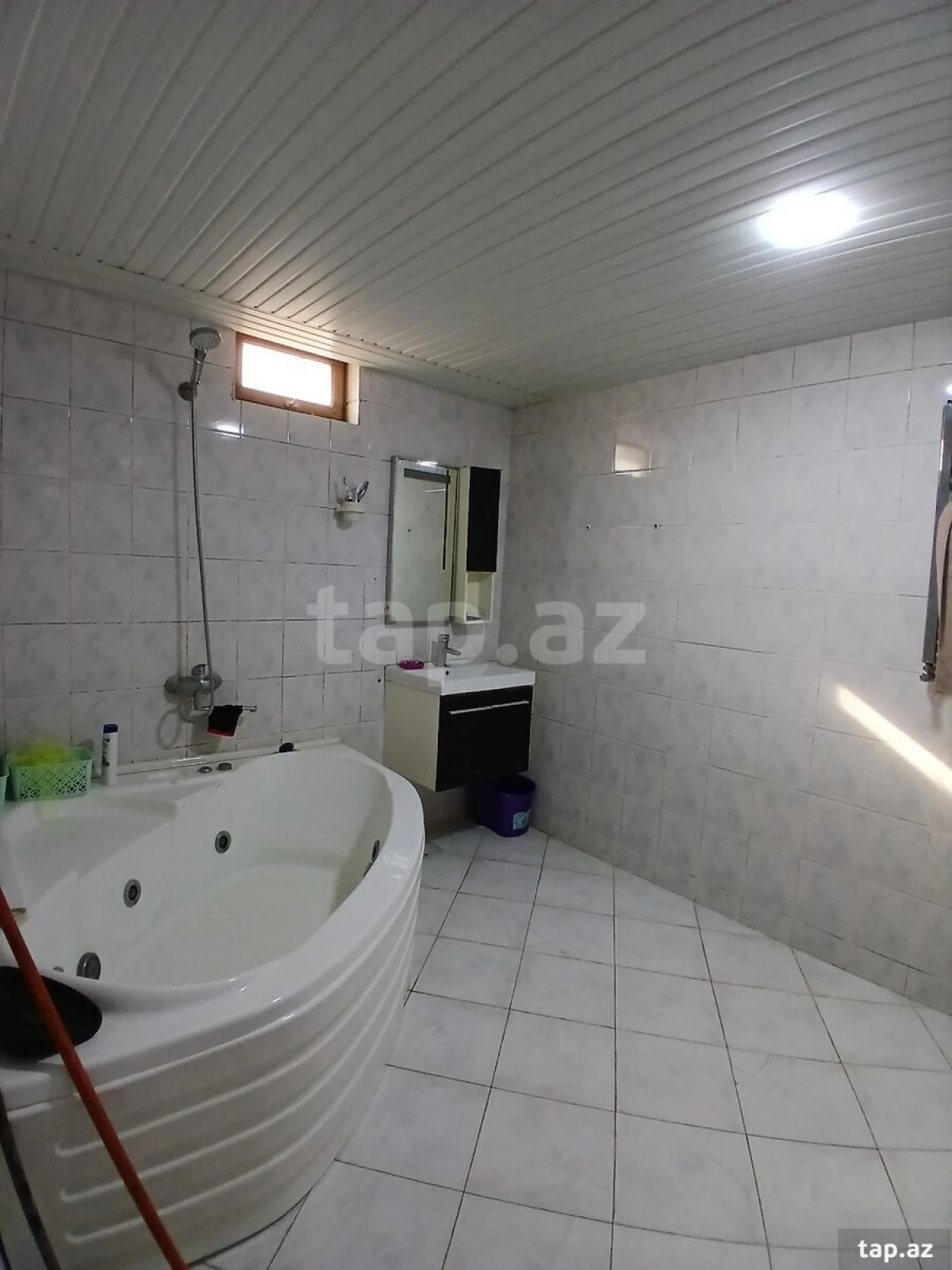 Satılır 6 otaqlı həyət evi