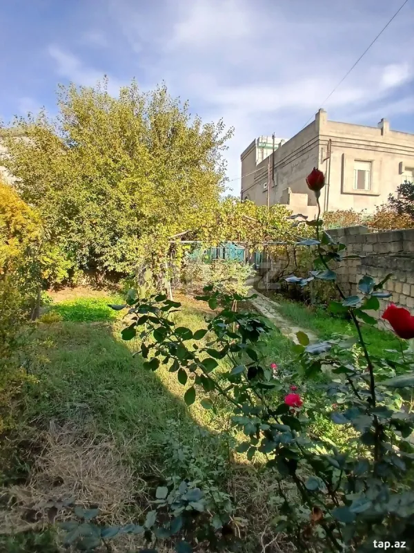 Satılır 6 otaqlı həyət evi