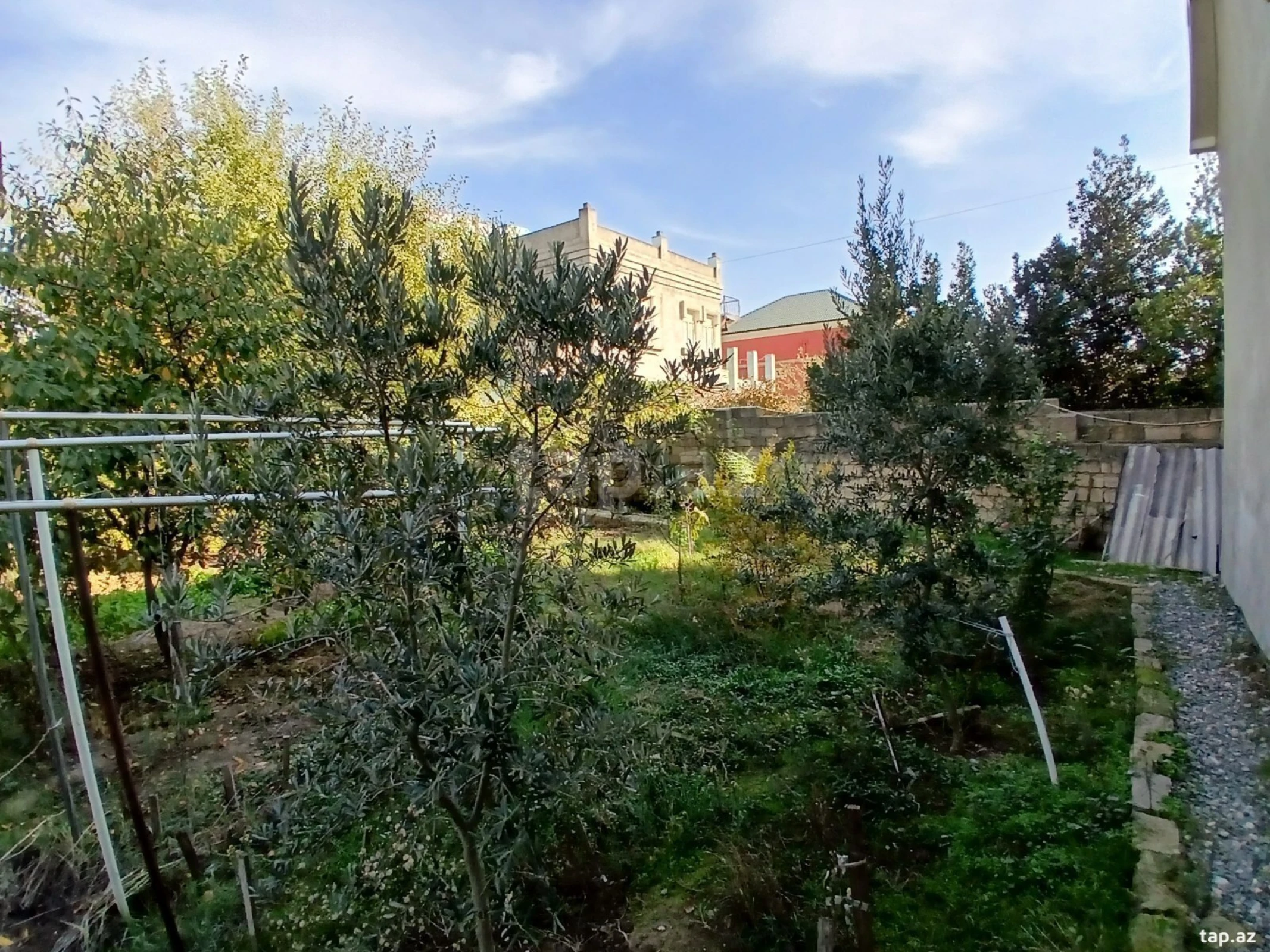 Satılır 6 otaqlı həyət evi