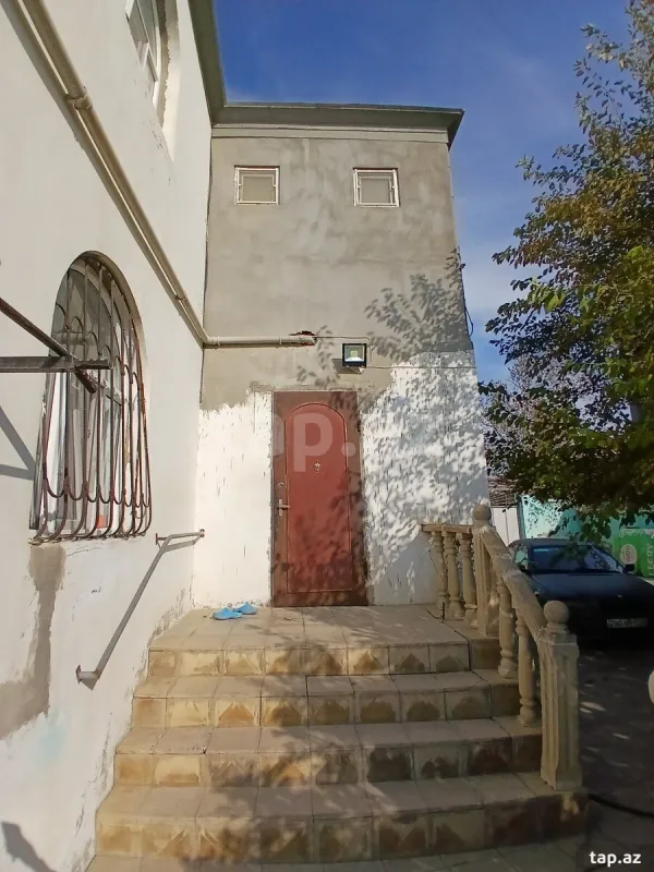 Satılır 6 otaqlı həyət evi