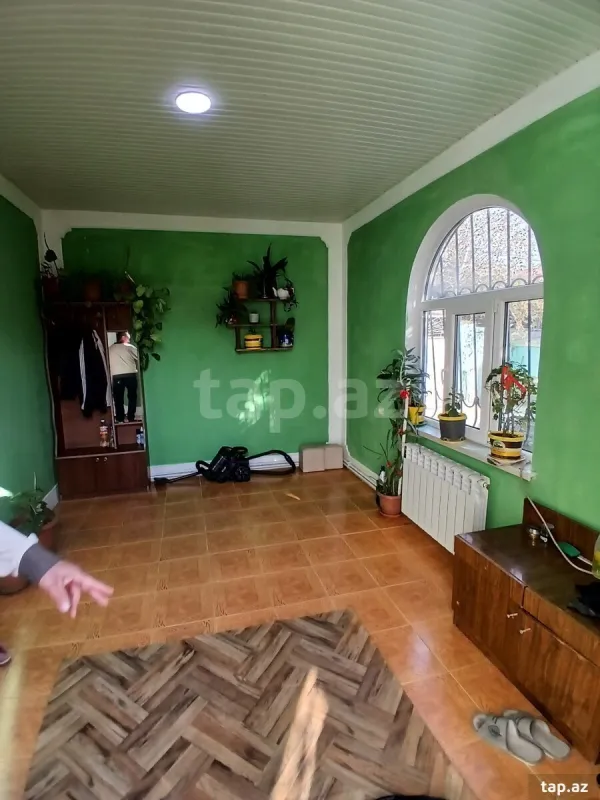 Satılır 6 otaqlı həyət evi