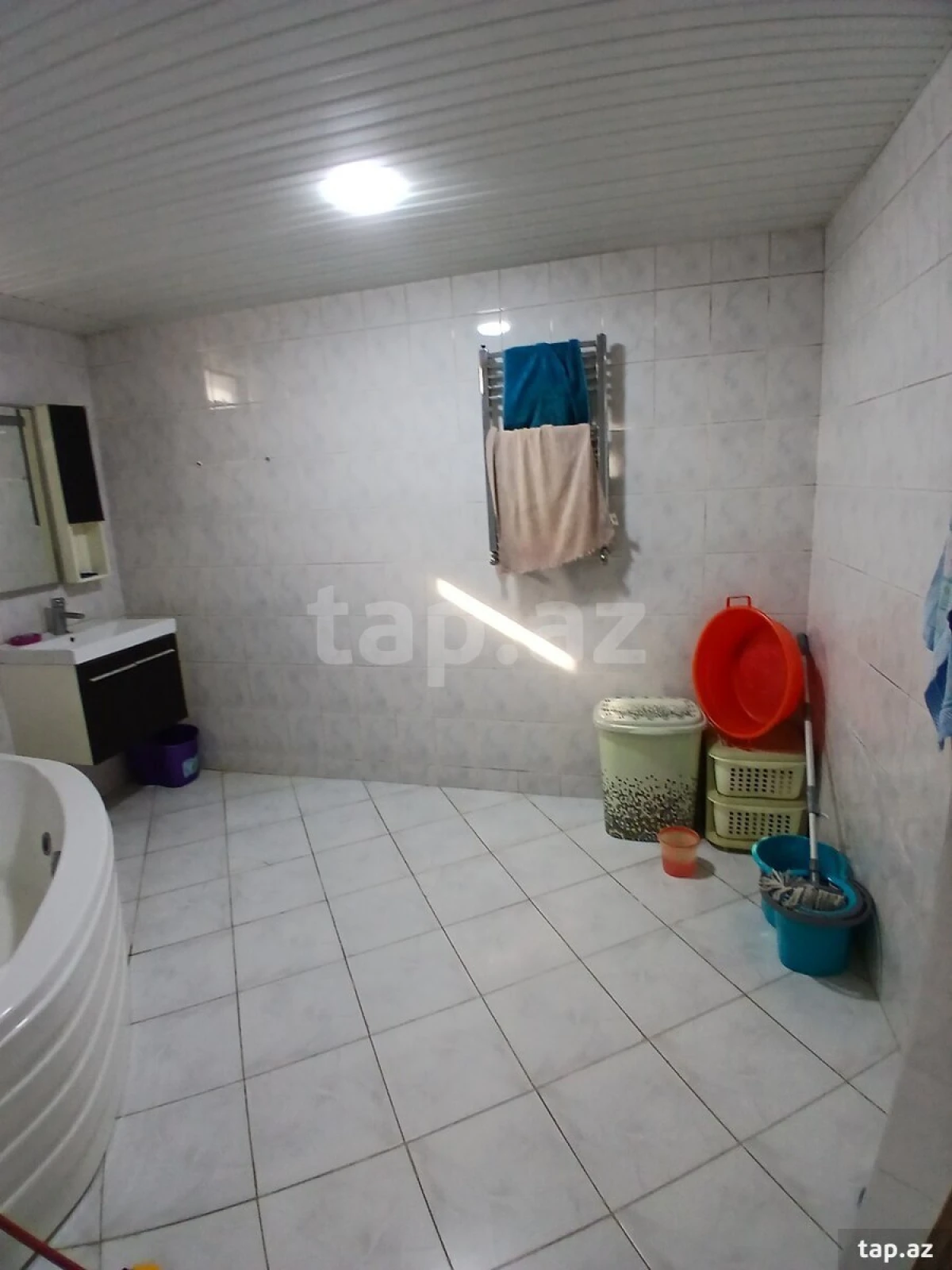 Satılır 6 otaqlı həyət evi