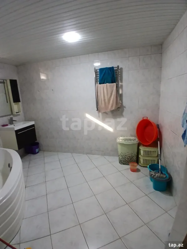 Satılır 6 otaqlı həyət evi