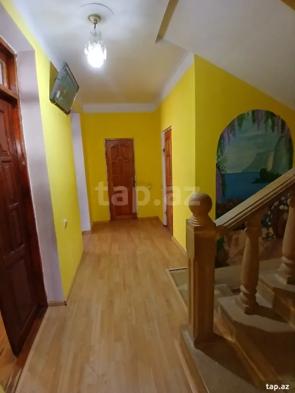 Satılır 6 otaqlı həyət evi