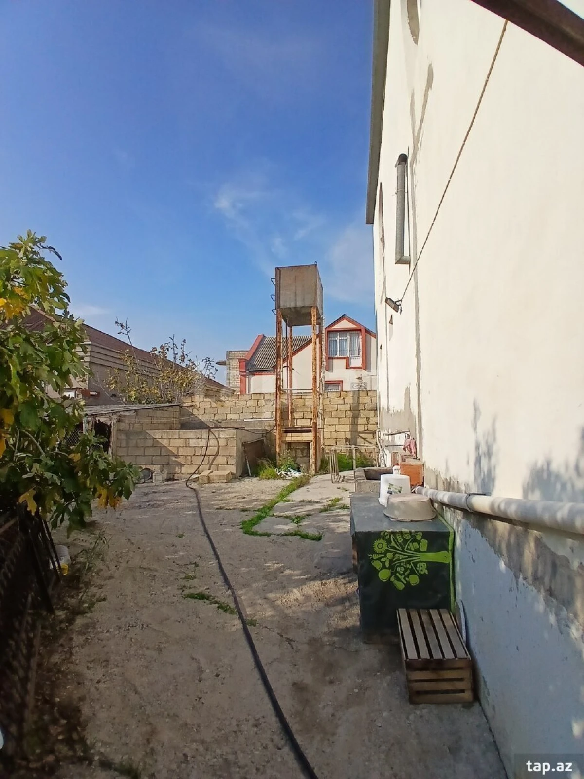 Satılır 6 otaqlı həyət evi