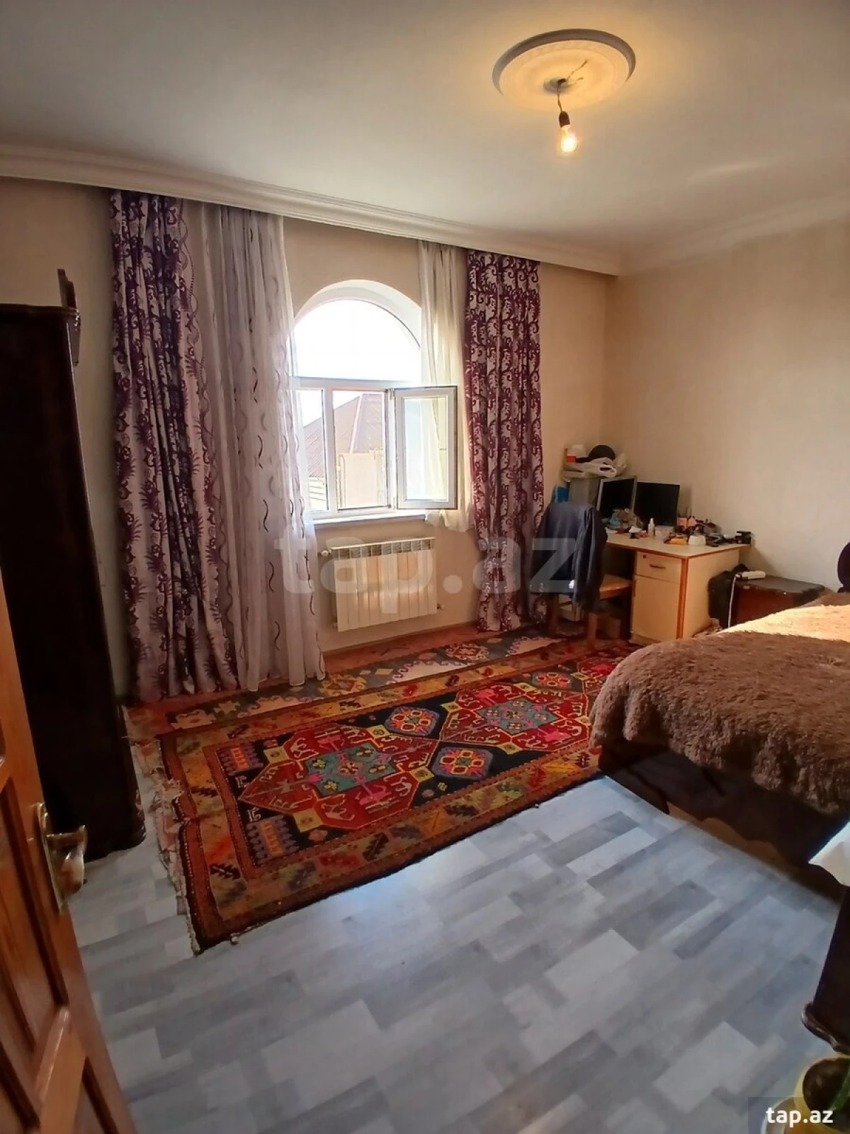 Satılır 6 otaqlı həyət evi