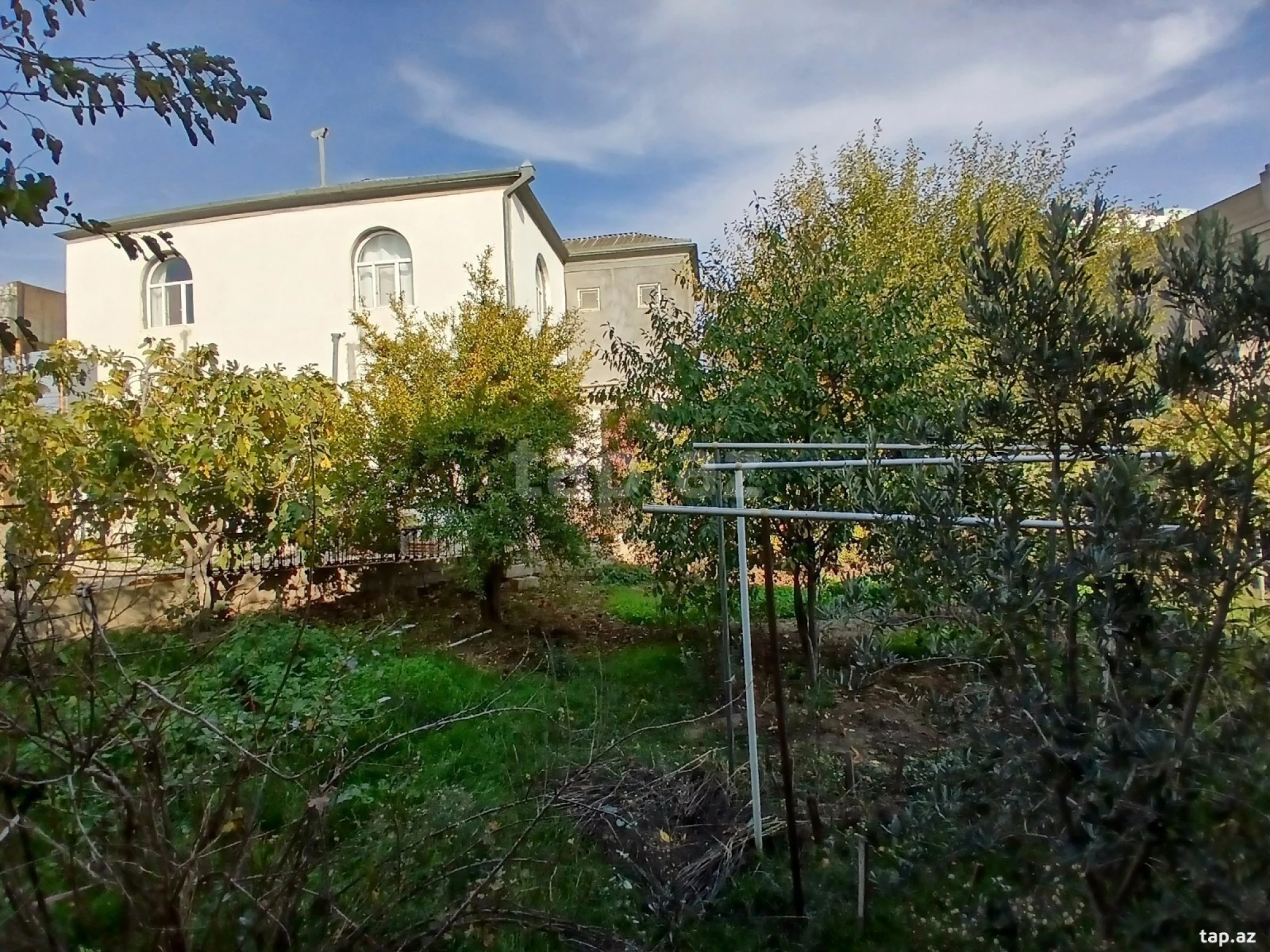 Satılır 6 otaqlı həyət evi