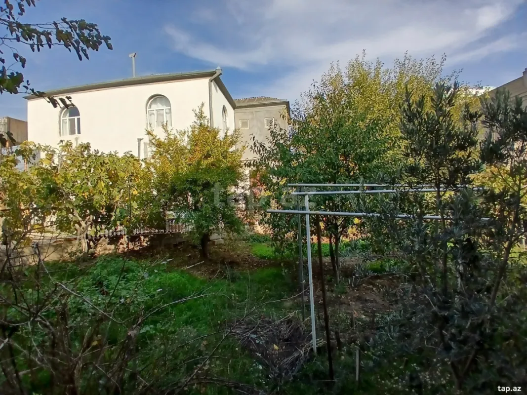 Satılır 6 otaqlı həyət evi