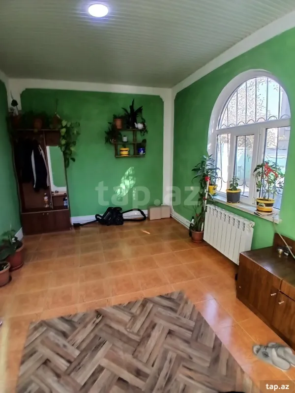 Satılır 6 otaqlı həyət evi