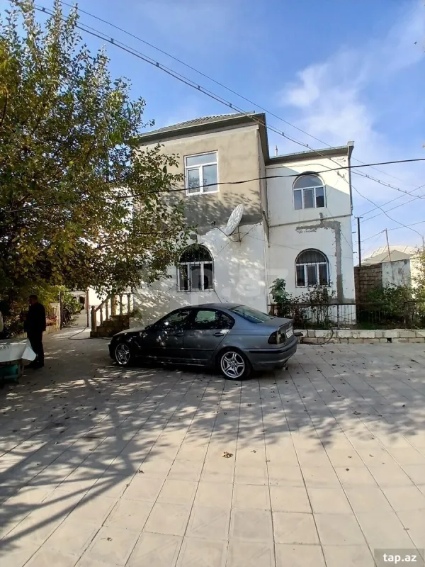 Satılır 6 otaqlı həyət evi