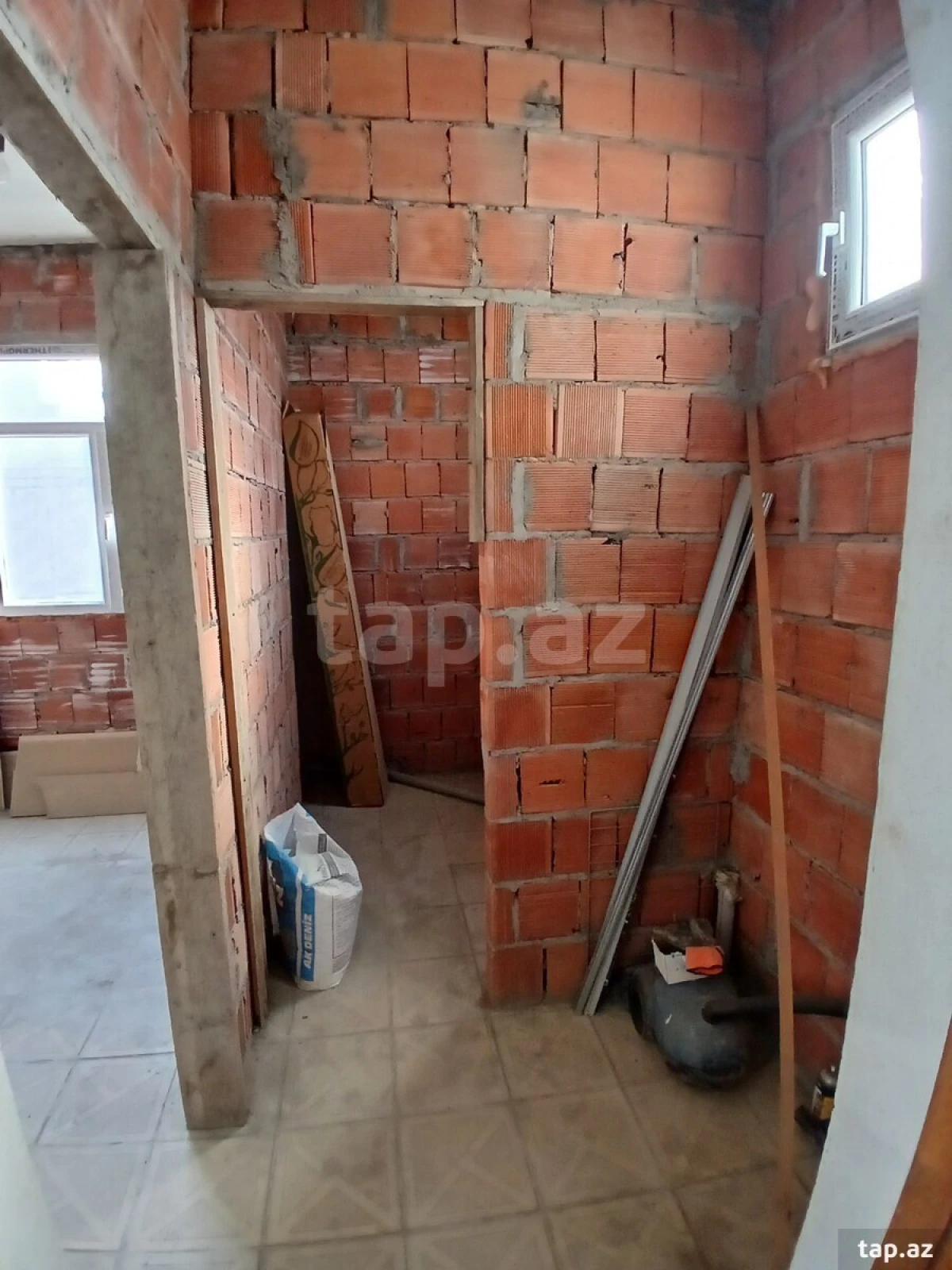 Satılır 6 otaqlı həyət evi