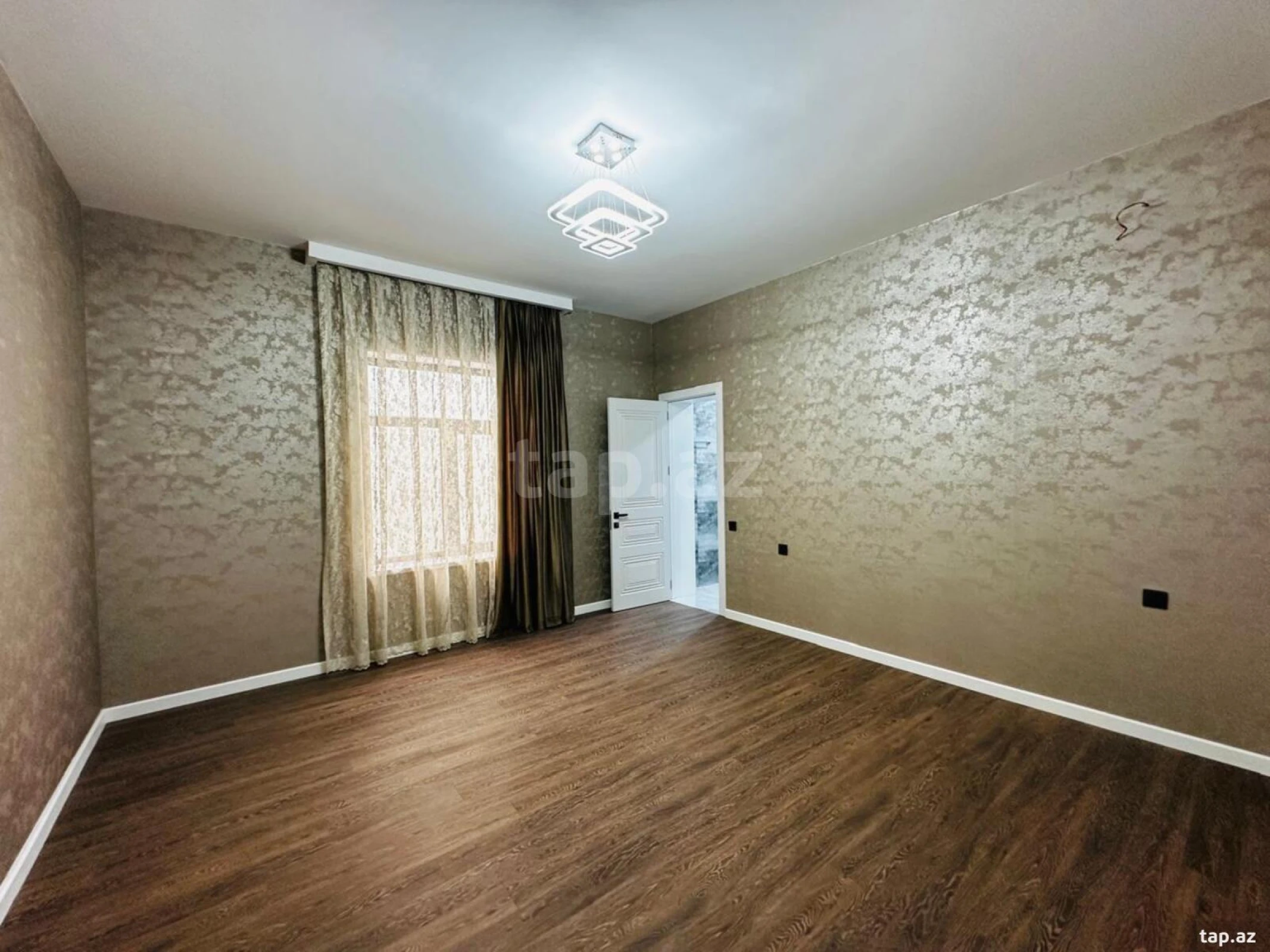 Satılır 4 otaqlı həyət evi