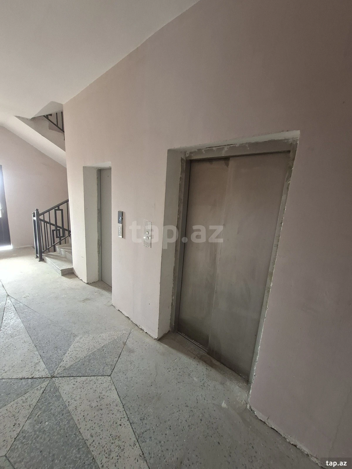 Satılır 3 otaqlı yeni tikili 75 m²