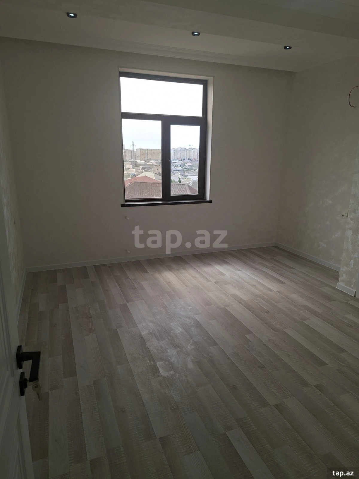 Satılır 3 otaqlı yeni tikili 75 m²