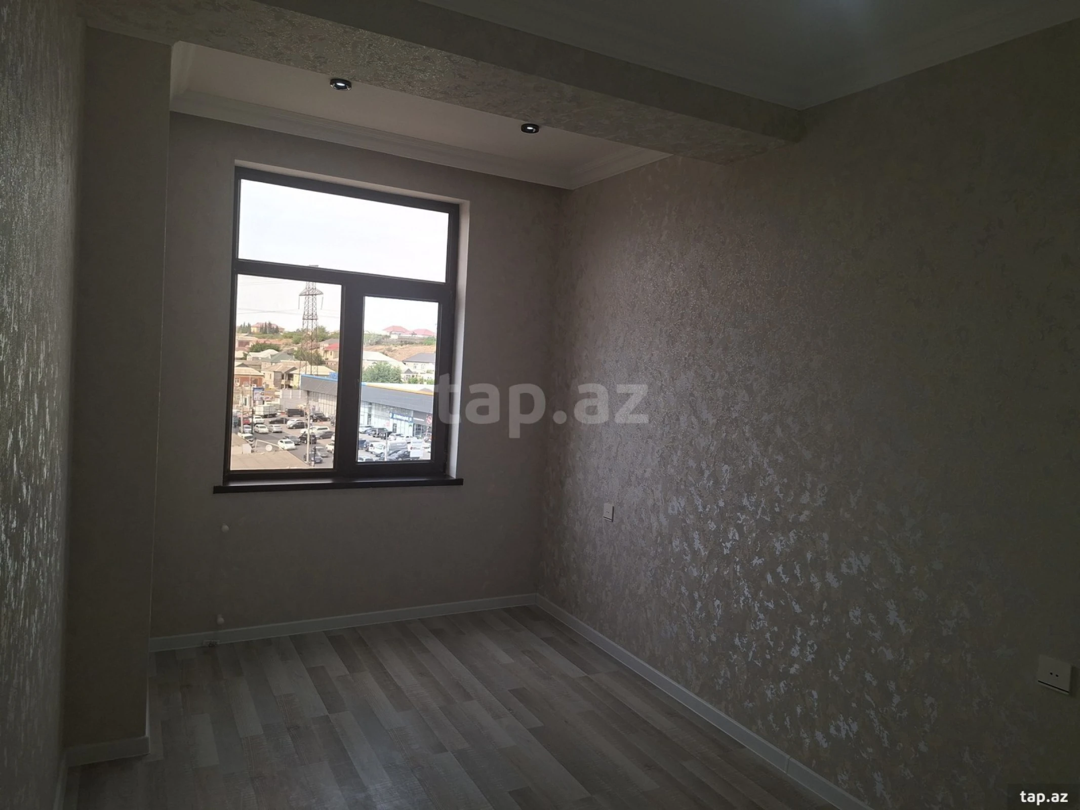 Satılır 3 otaqlı yeni tikili 75 m²
