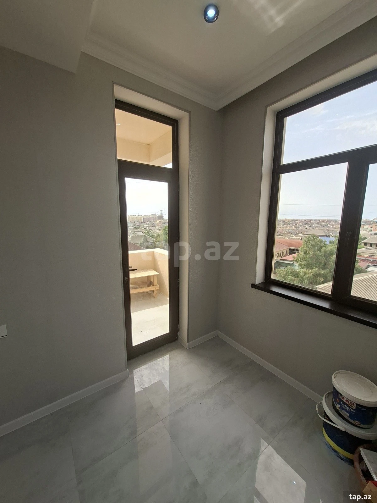 Satılır 3 otaqlı yeni tikili 75 m²
