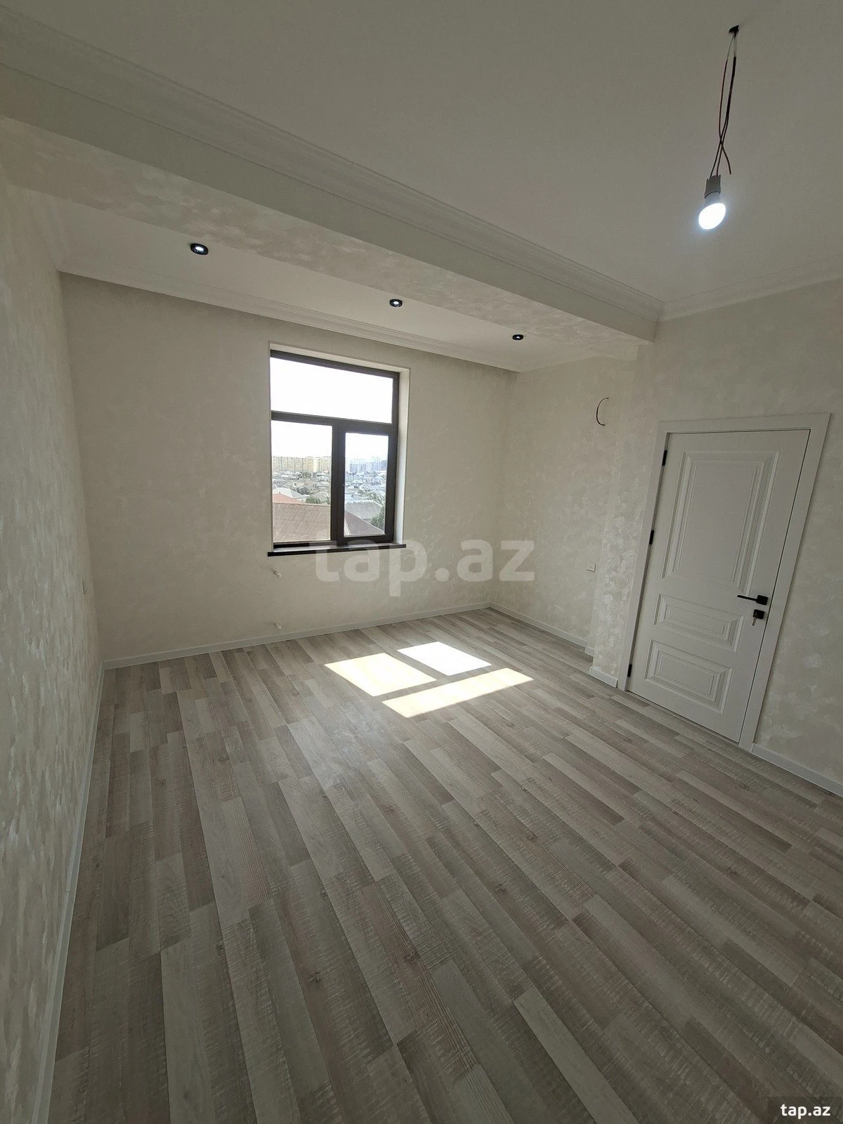 Satılır 3 otaqlı yeni tikili 75 m²