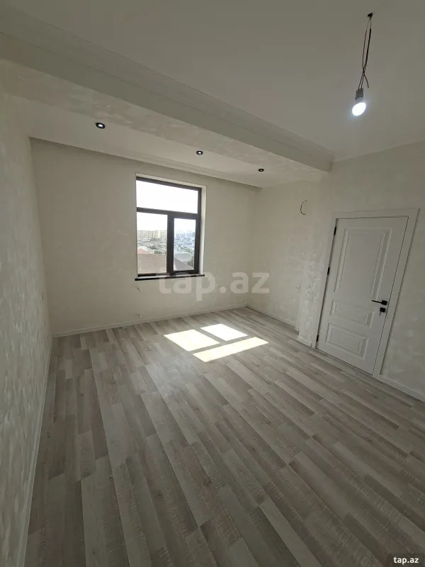 Satılır 3 otaqlı yeni tikili 75 m²