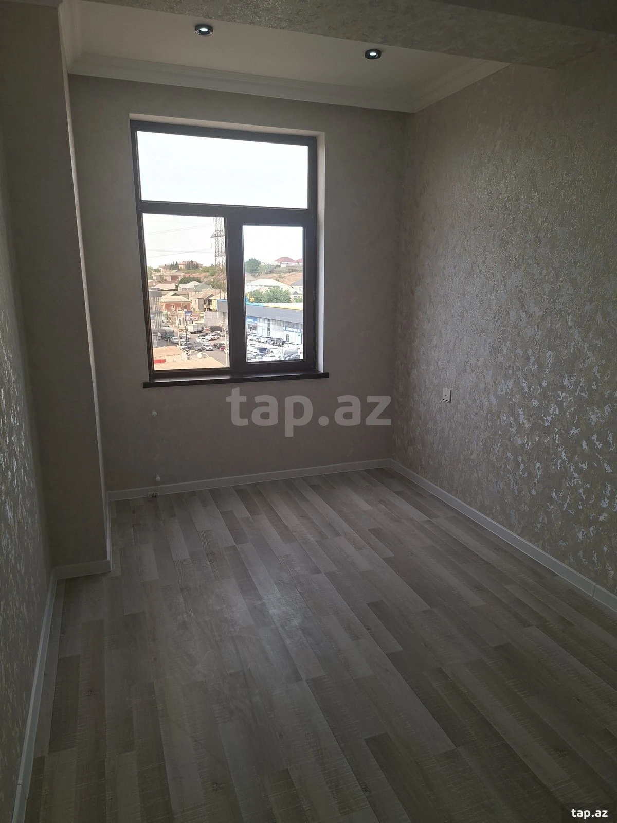 Satılır 3 otaqlı yeni tikili 75 m²