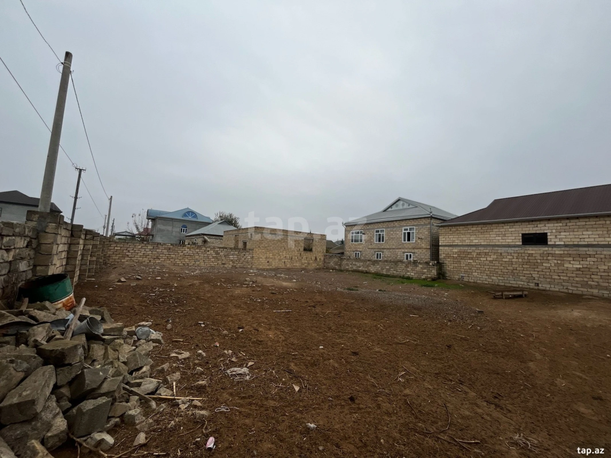 Satılır 3 otaqlı həyət evi