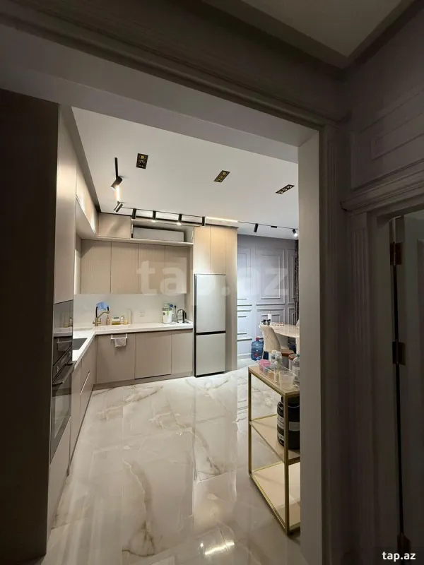 Kirayə verilir 3 otaqlı yeni tikili 110 m²