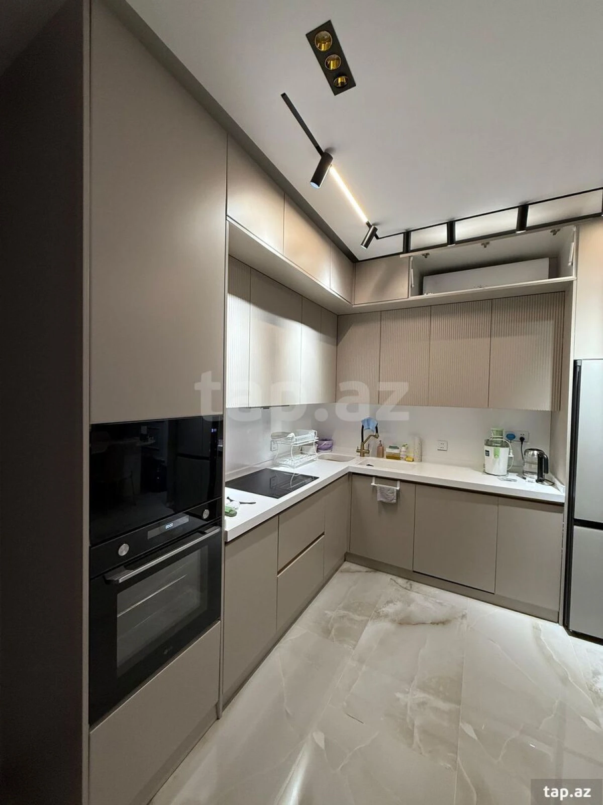 Kirayə verilir 3 otaqlı yeni tikili 110 m²