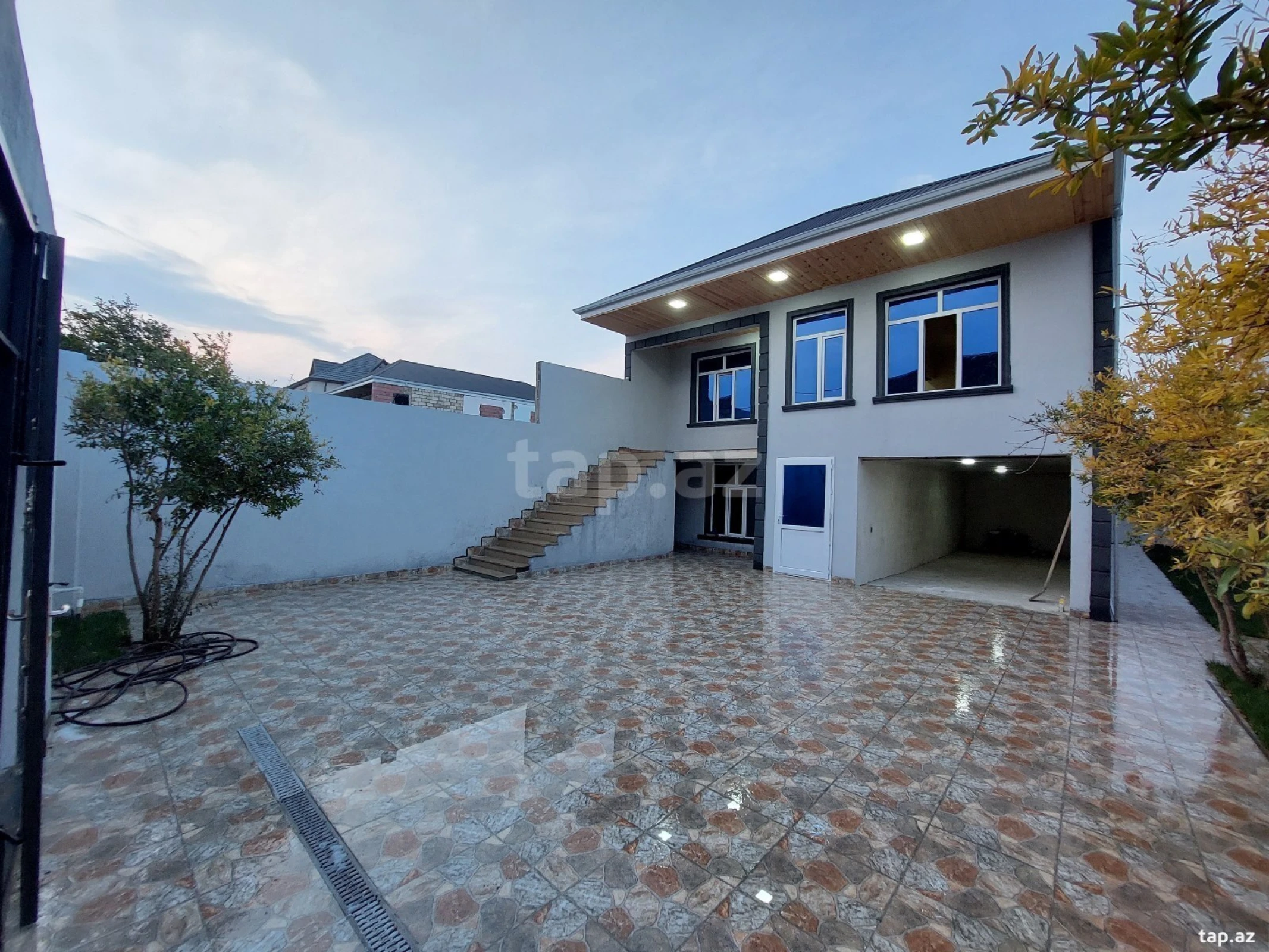 Satılır 4 otaqlı həyət evi