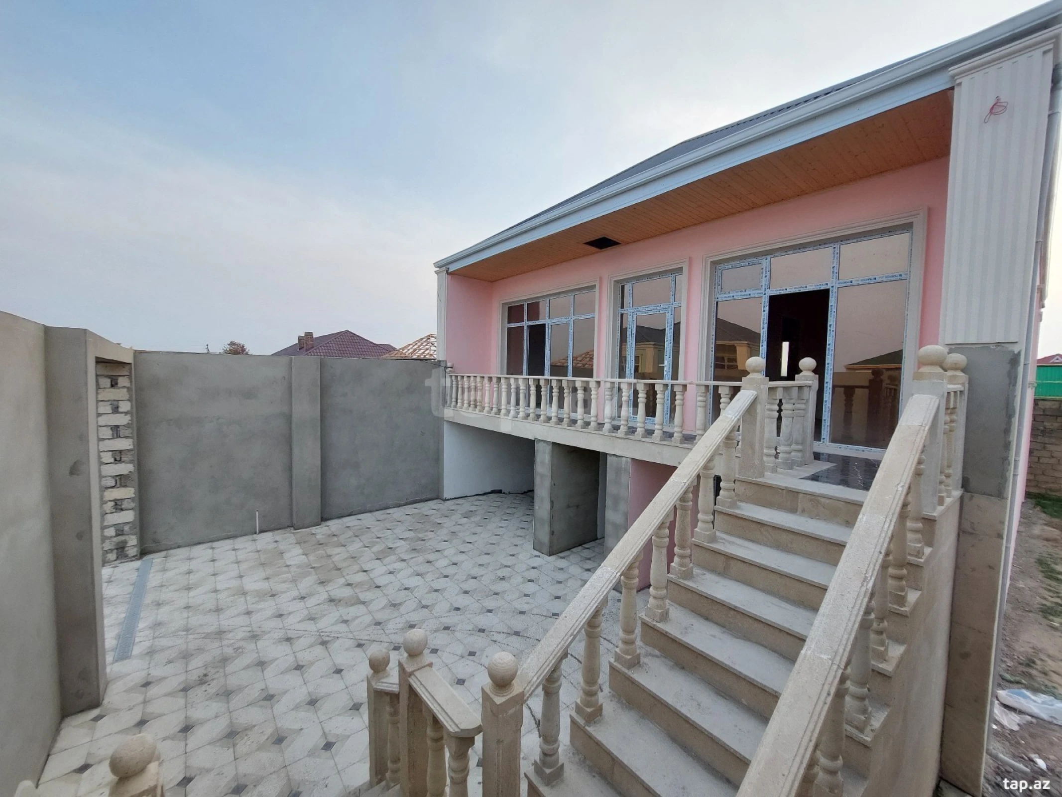 Satılır 4 otaqlı həyət evi 200 m²