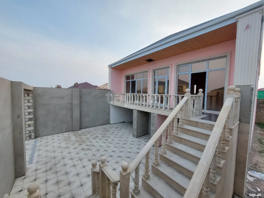 Satılır 4 otaqlı həyət evi 200 m²