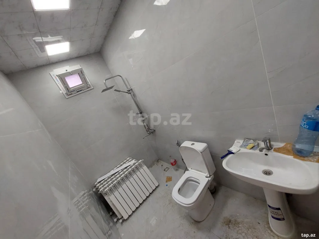 Satılır 4 otaqlı həyət evi 200 m²