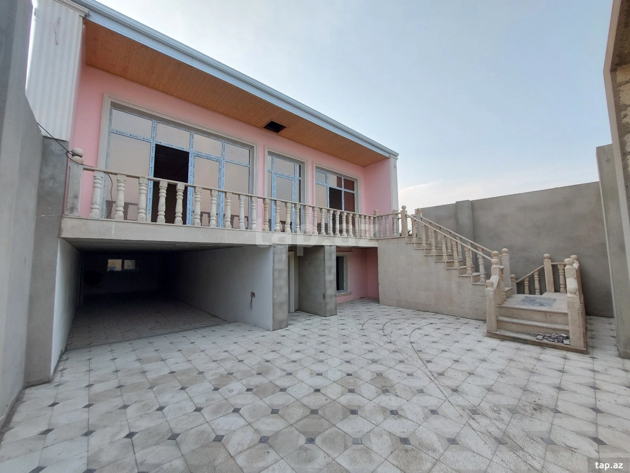 Satılır 4 otaqlı həyət evi 200 m²