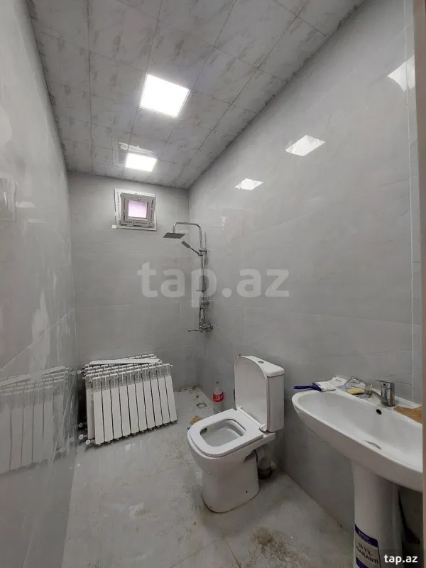 Satılır 4 otaqlı həyət evi 200 m²