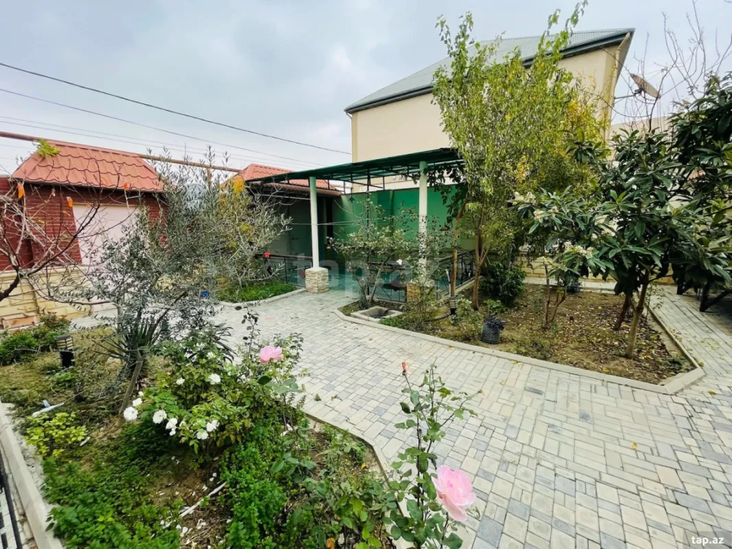 Satılır 7 otaqlı həyət evi