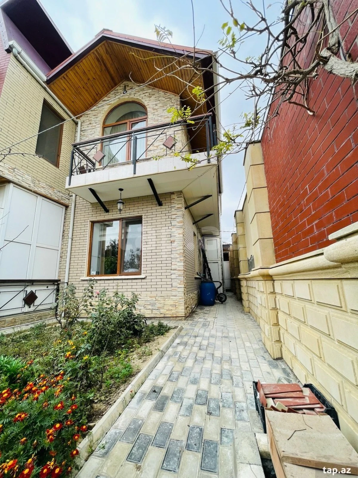 Satılır 7 otaqlı həyət evi